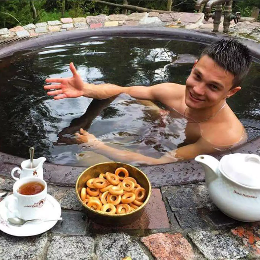 guy in the metal hot tub invites to steam