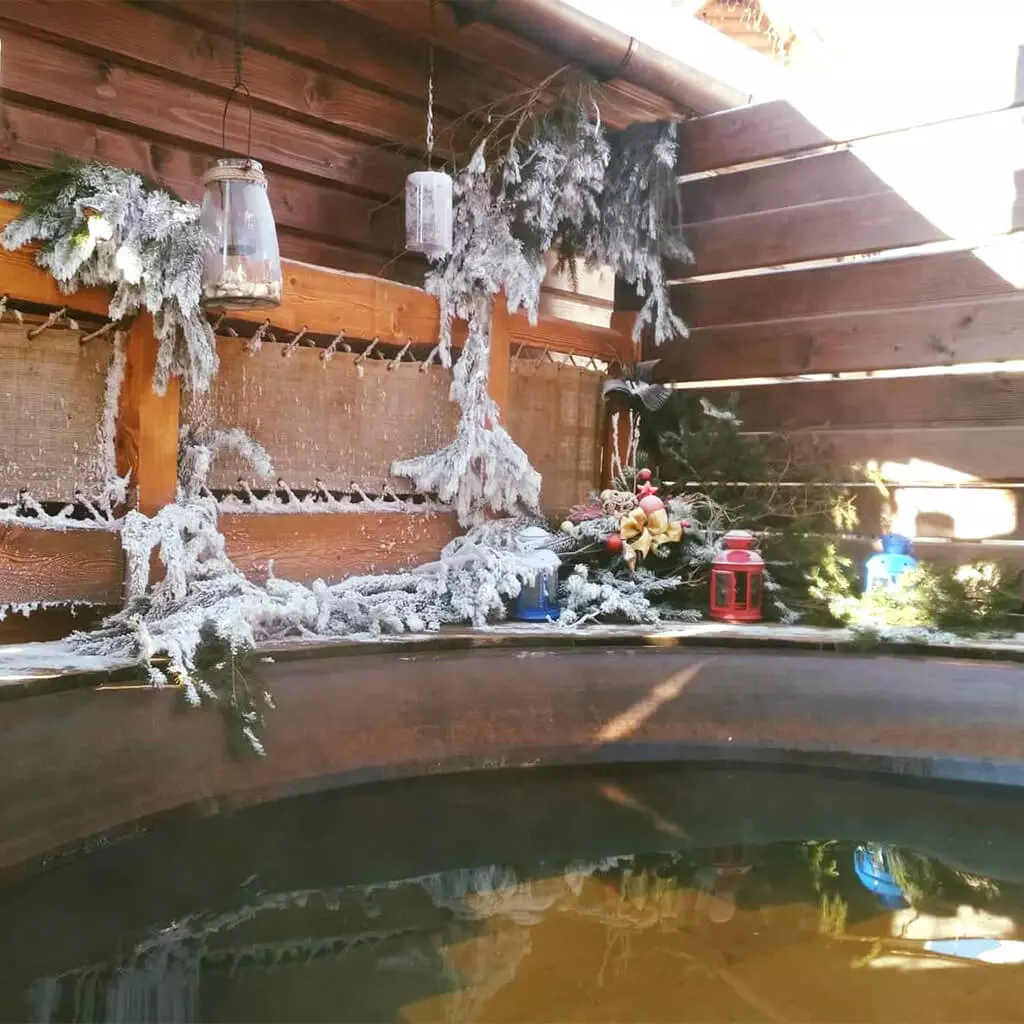 hot tub designe with composition of branches